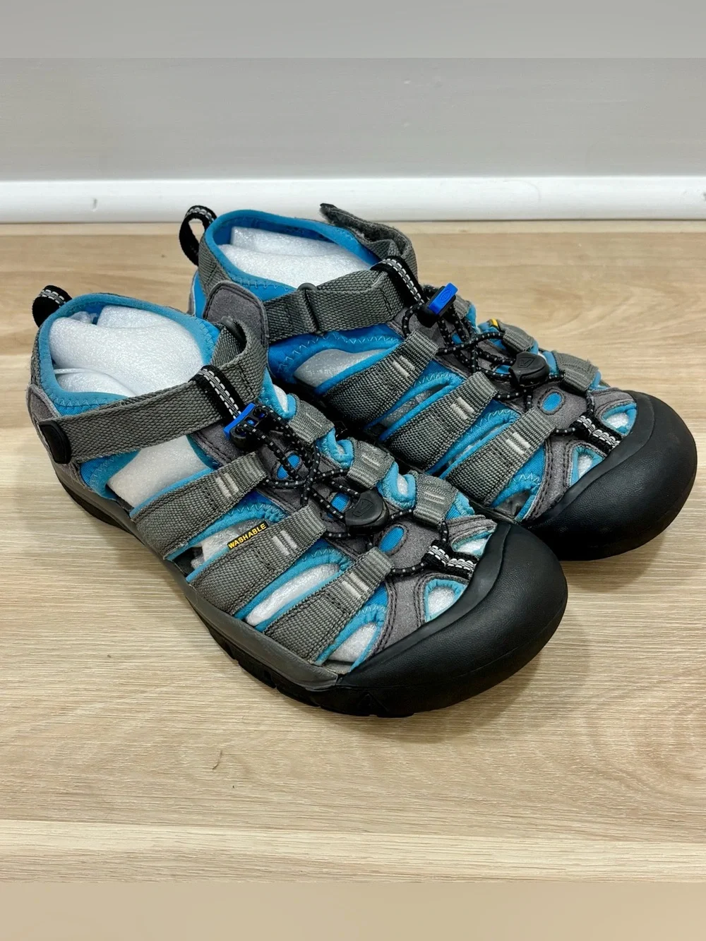 KEEN Kids Size 5, Women’s Size 6-7 Newport H2 Water Shoes Magnet/Brilliant Blue